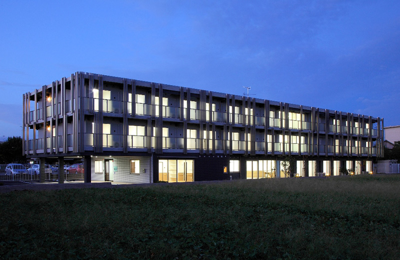 施設外観南西面夕景